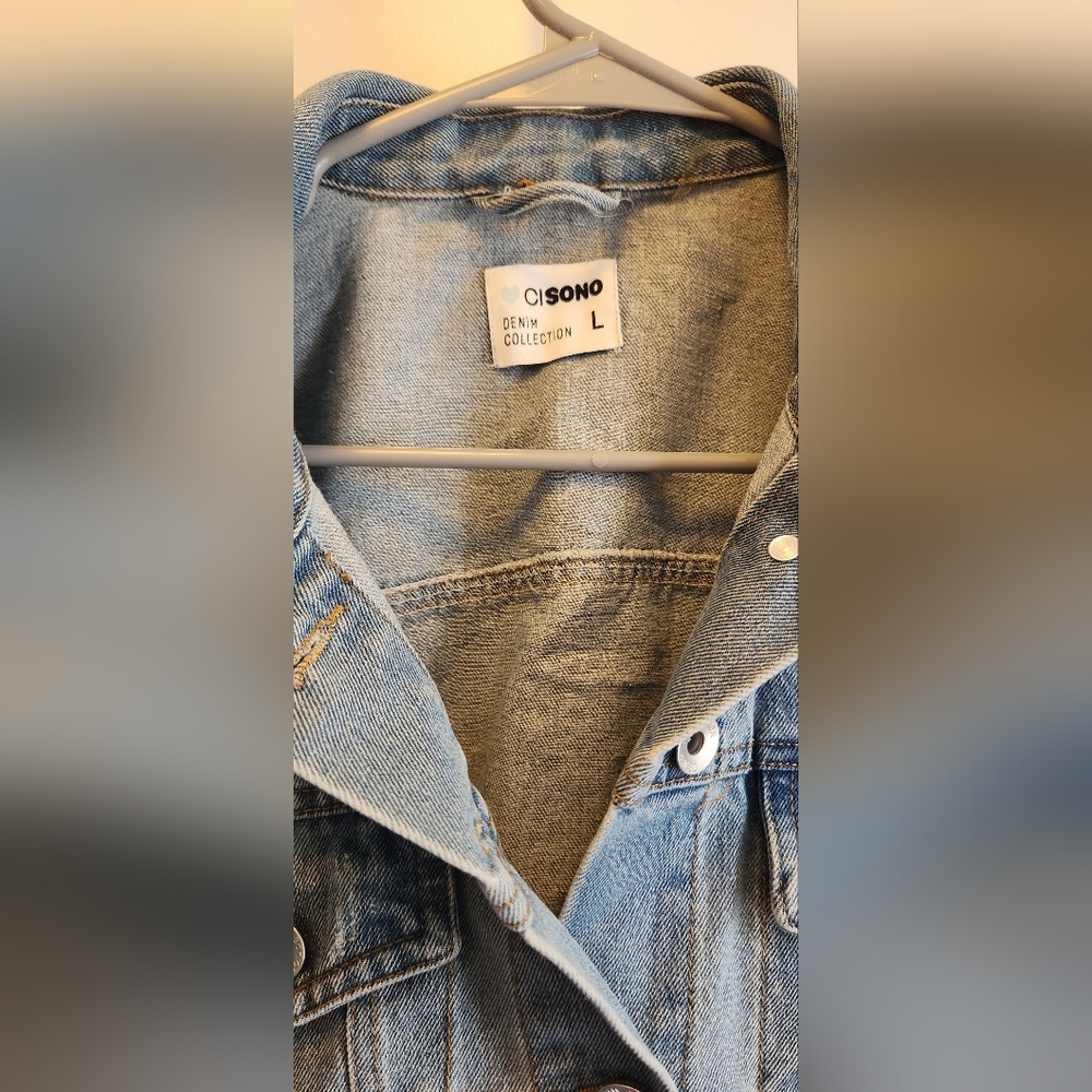 Distressed jean jacket - Picture 3 of 5